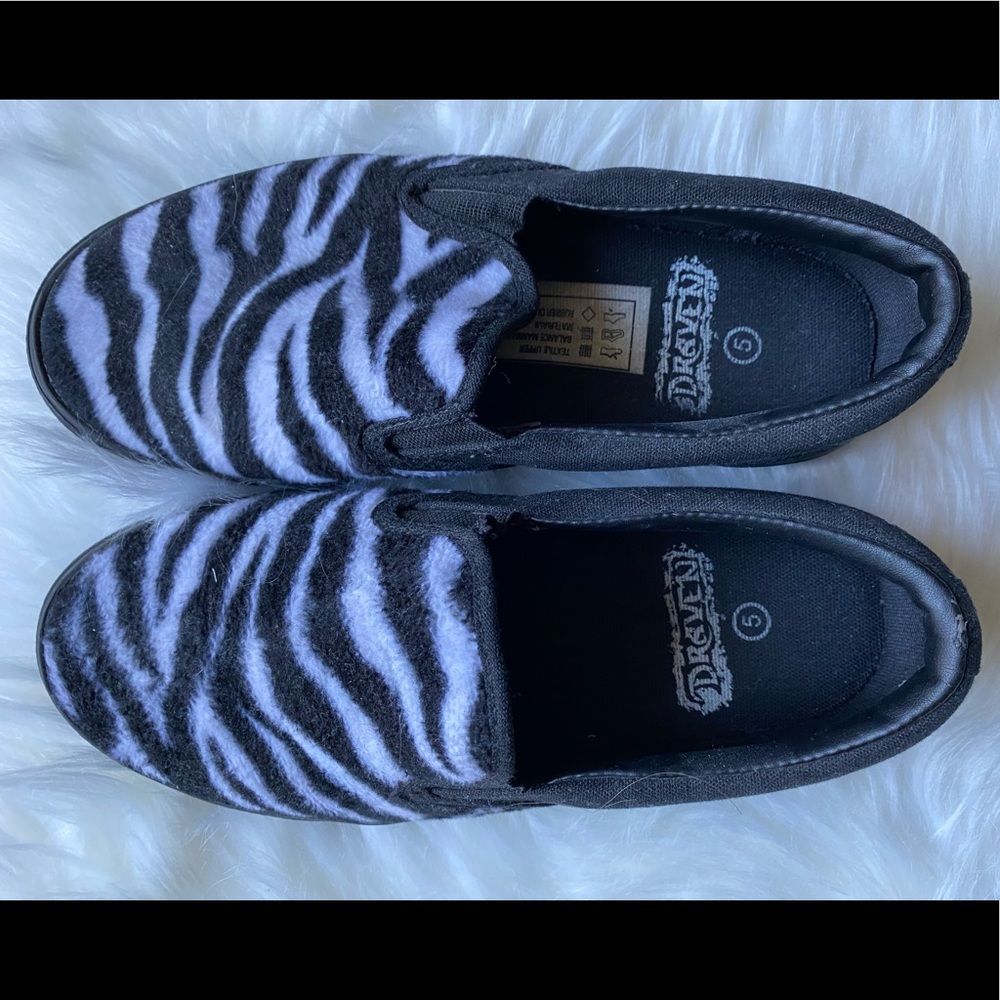 In Excellent Condition/Practically Brand New - Picture 3 of 5